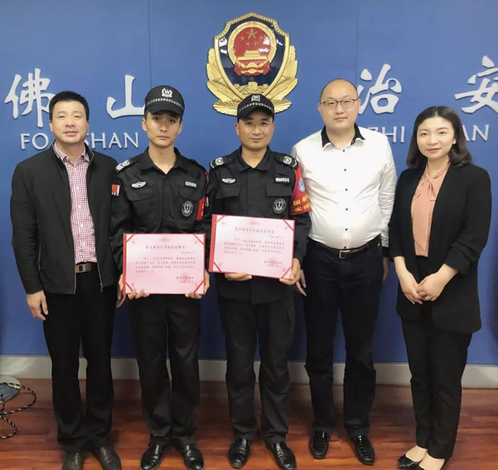 夏总、集团管理人员与获奖队员合照,送上慰问与祝贺